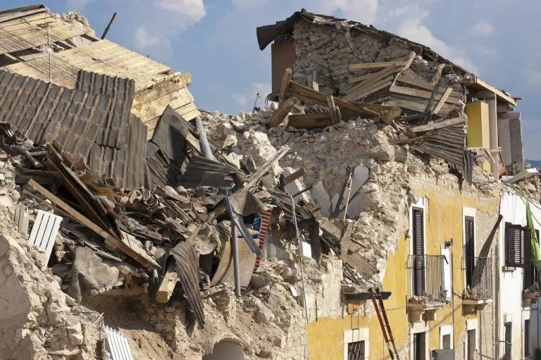 Crolli dovuti a terremoto