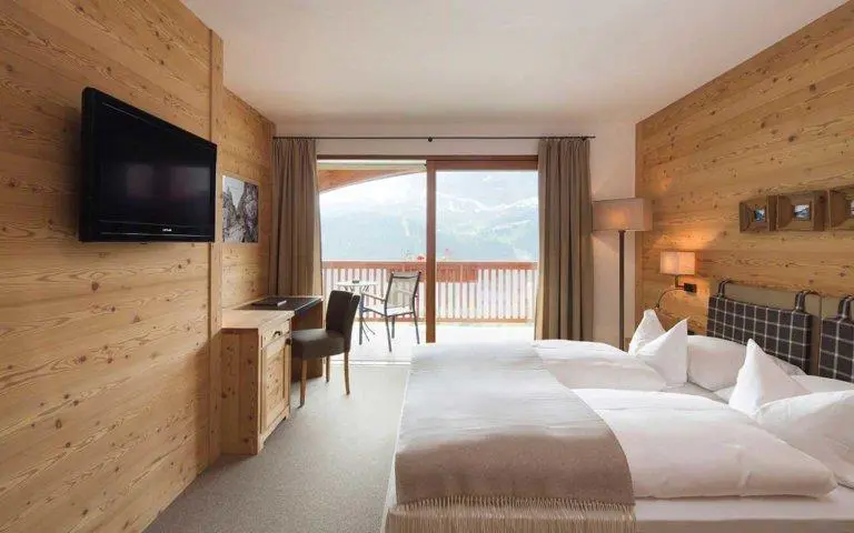 rivestimenti in legno camera da letto