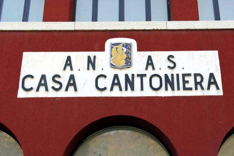 Facciata casa cantoniera