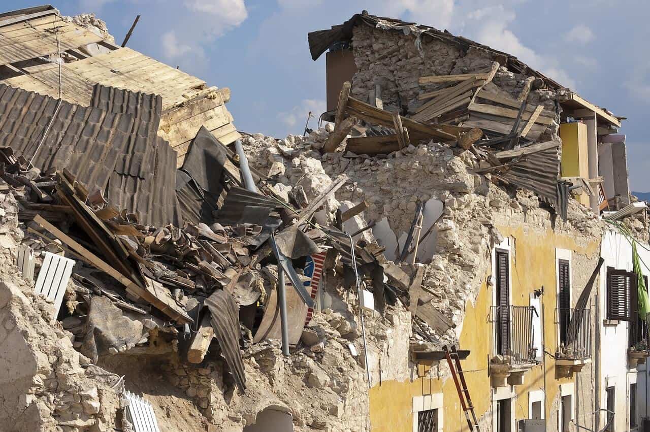 Crolli dovuti a terremoto