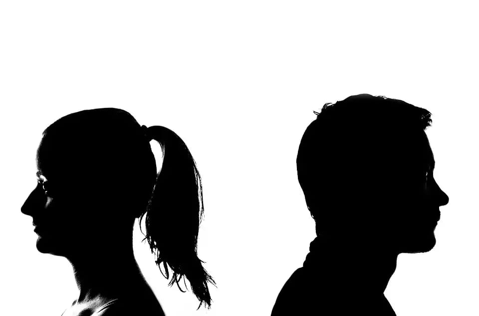 Coniugi divorziati come funziona l'eredità
